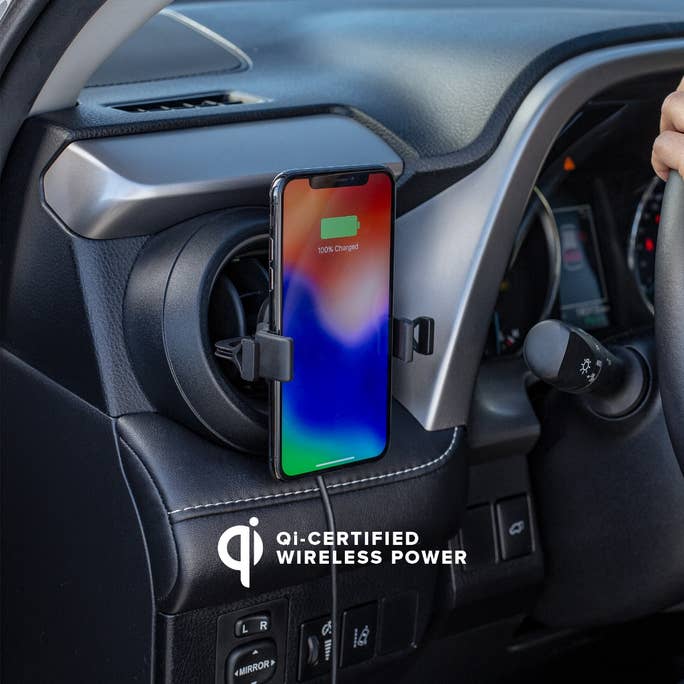 Mophie Wireless Universal Charging Vent Mount in car